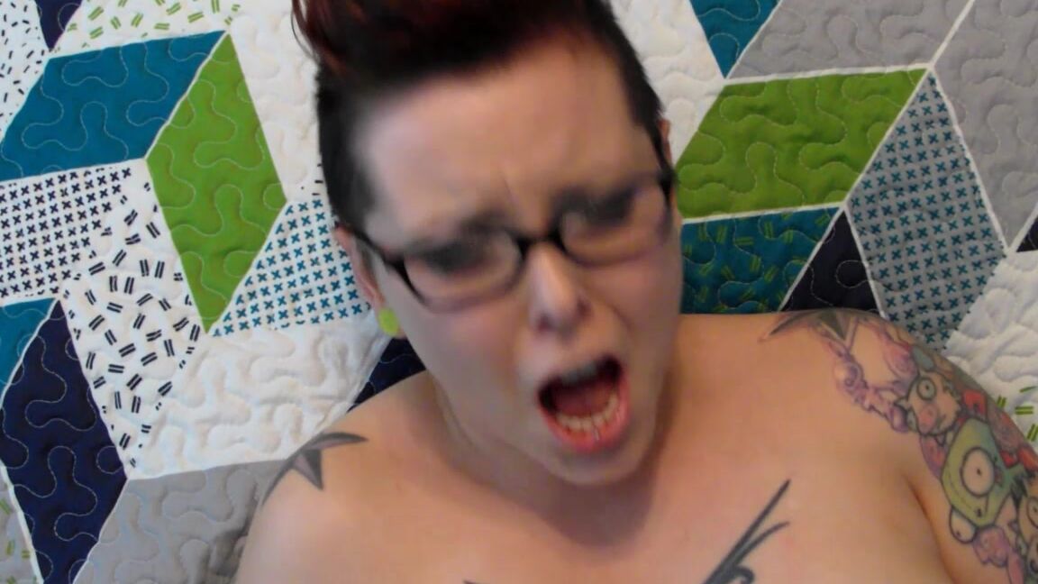 Lela Lapin Eye Contact