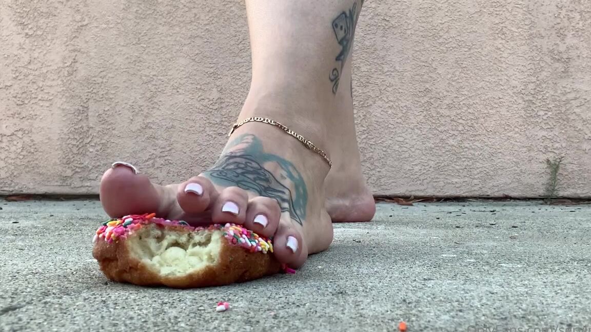 Servingbarefeet Aka Servingfet Onlyfans Messy Mmmmmmessy Mondays Continues Sorry Never Realized How Loud My Ac Was Until I Started Filmin