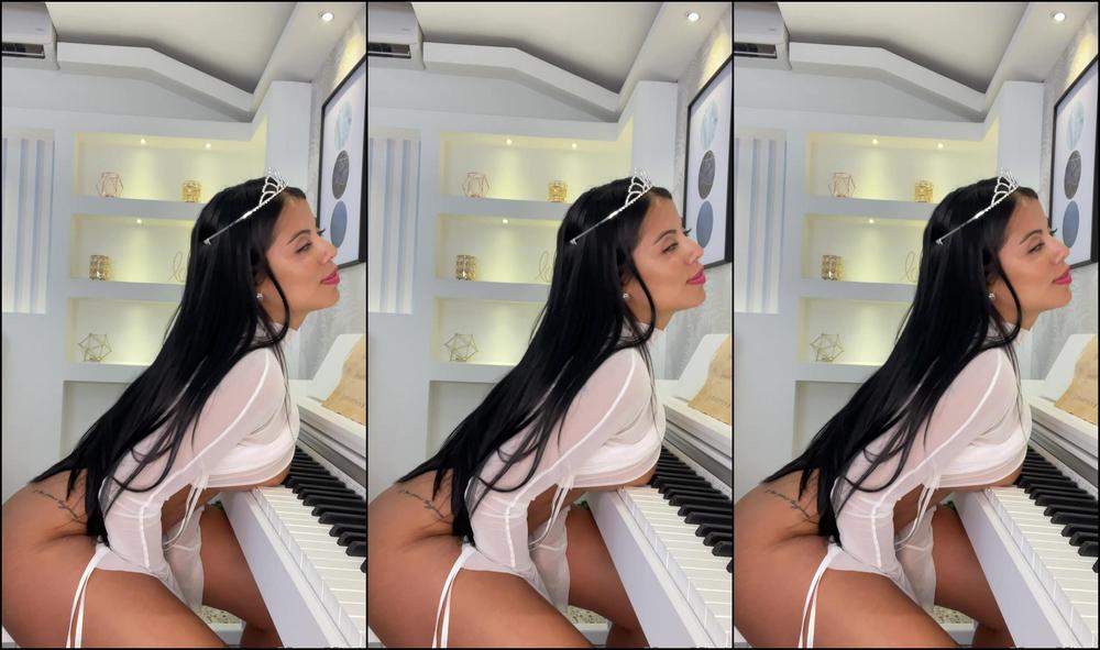 Steffymoreno I Want You To Keep Your Hands Tongue And Mouth Busy Playing With My Body Quiero Q