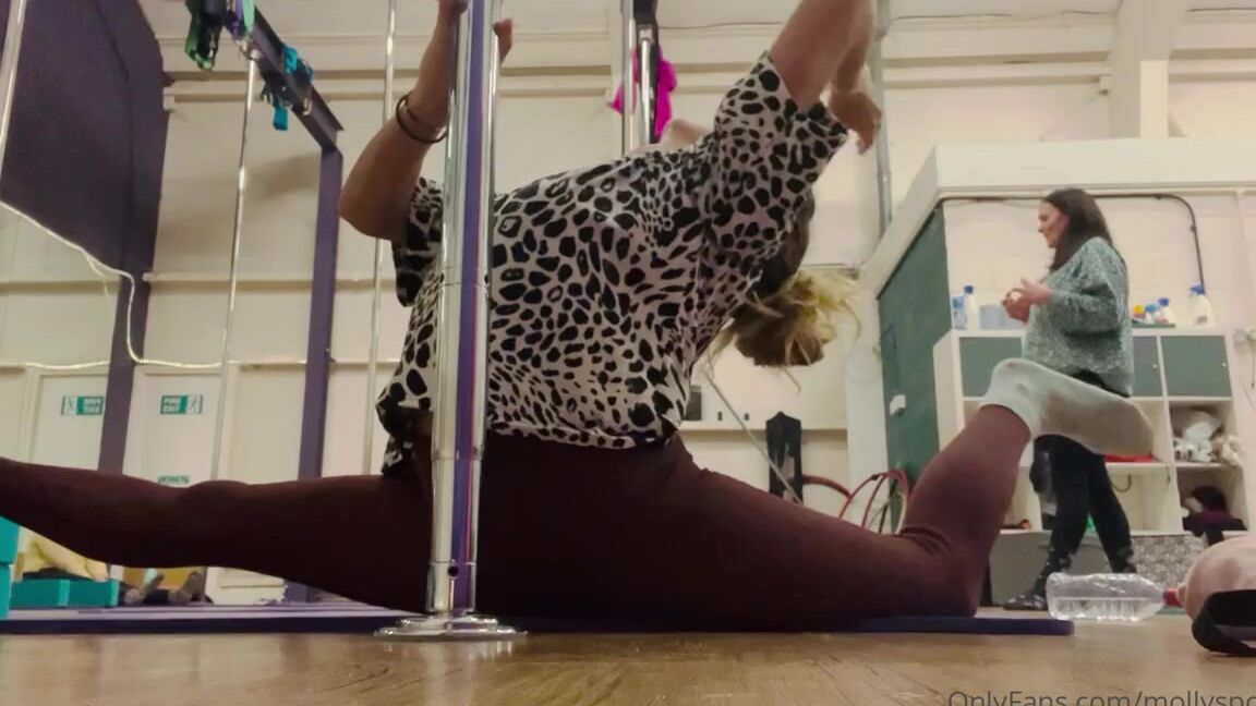 Mollyspoilme Nicknamed Mollyspoilme Onlyfans Another 1K Day And Look How Bendy I Was This Eve