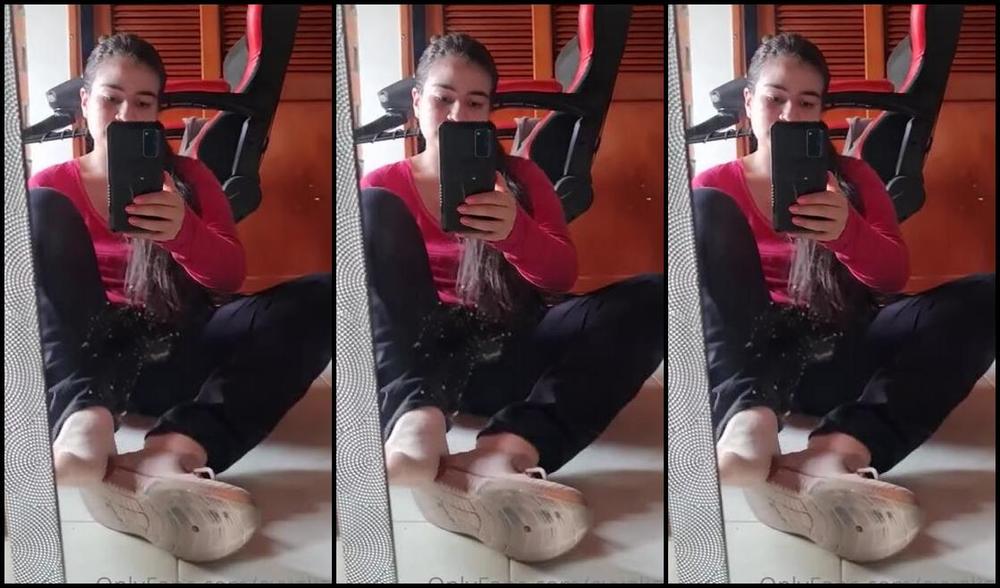 Evvalion Nicknamed Evvalion 08 13 2021 Onlyfans Video Sunny Morning Means Sweaty Socks