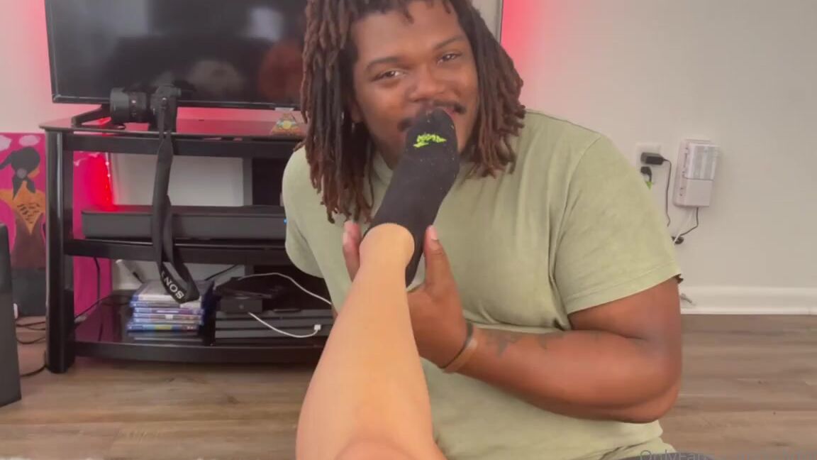 Kali Domina Nicknamed Kvlidomina Onlyfans Sniff My Sweaty Gym Feet If You Didn T Receive The Full Clip Tip This Post 8 Httpsonlyfanscomdal