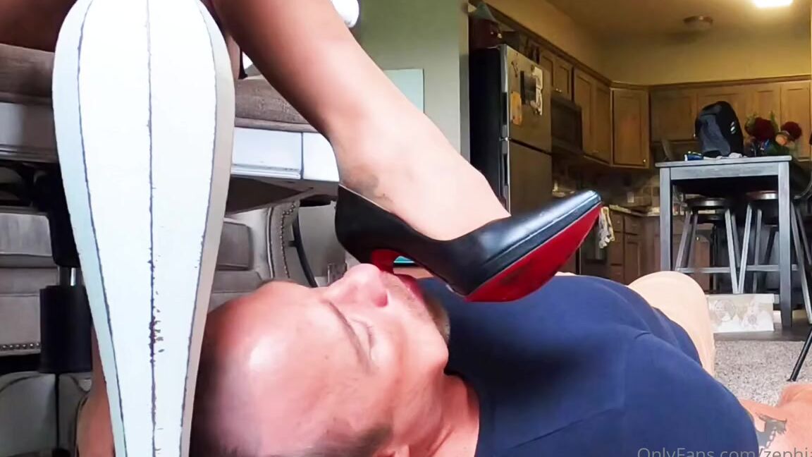 Worldgoddess Onlyfans The Office Doormat I Run An Important Business Managing Several Employees You Were Hired For A Sim