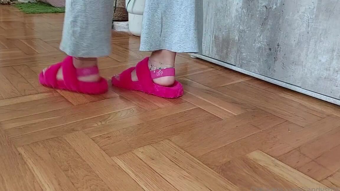 Mica Sandy Nicknamed Sandysmallfeet Onlyfans Are You A Fan Of Fluffy Pink Flat Sandals They Go So Good With My New