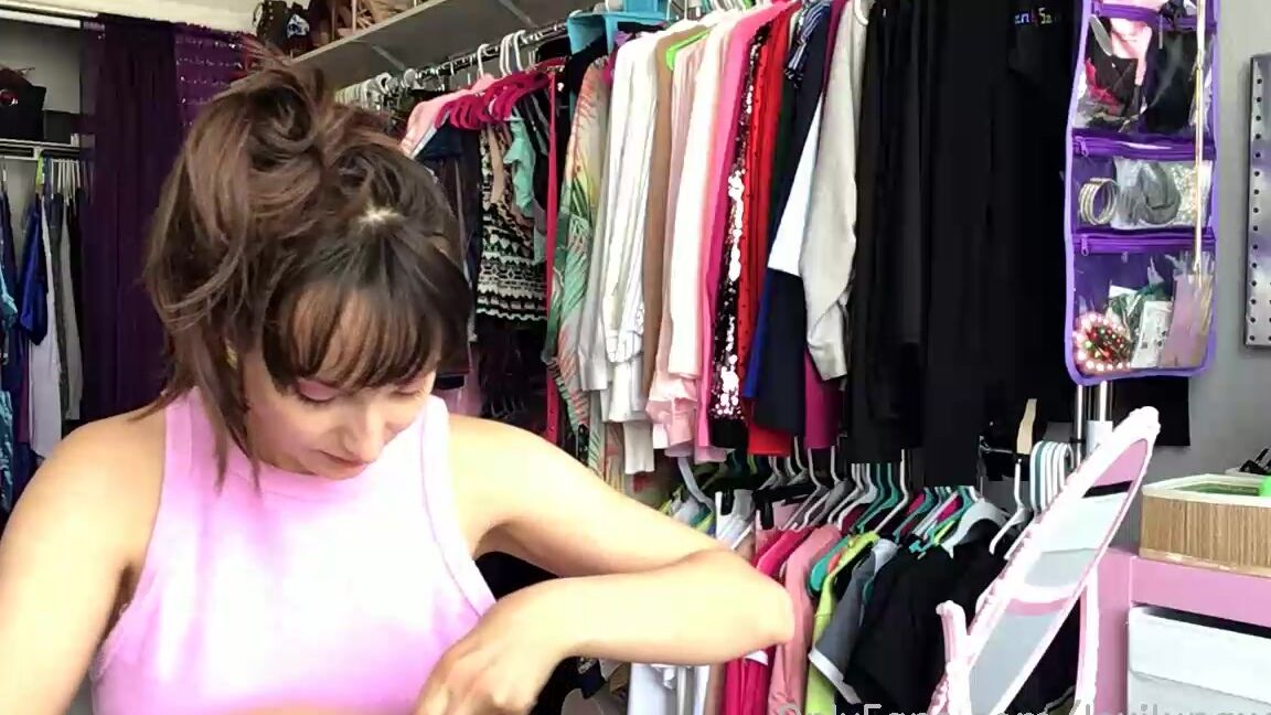 lexilunaxoxo-06-05-2021-2102414506-stream-started-at-05-06-2021-01-41-pm