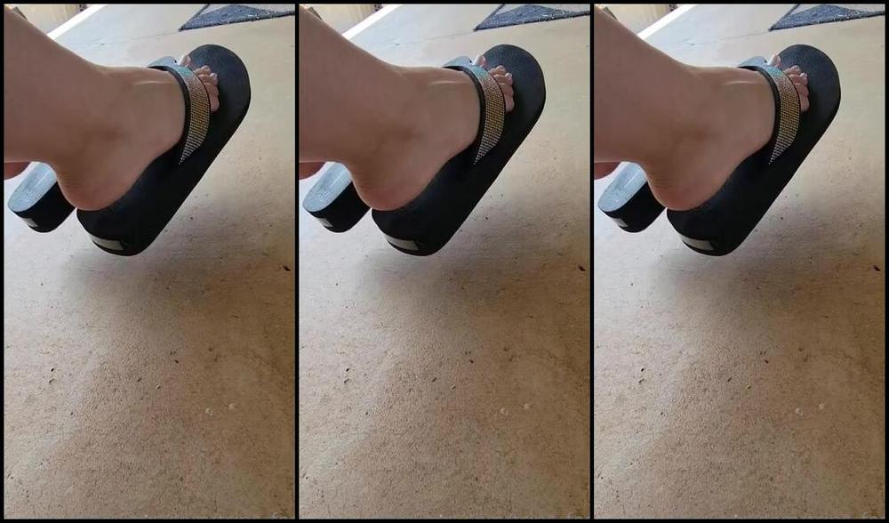 Mistress Trina Nicknamed Trins Feet 08 18 2022 Onlyfans Video Some Natural Nails Plus Flip Flops Im Spoiling You Il1J