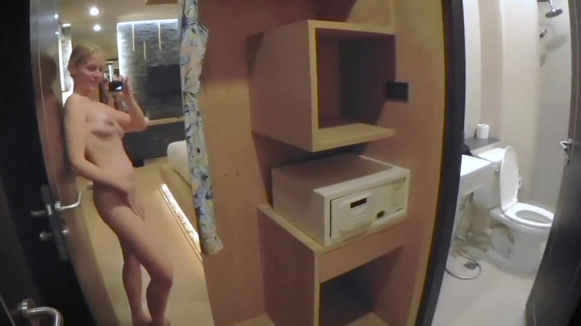 Codefuck Русская шалава Саша мастурбирует первым попавшимся предметом PornHubPremium