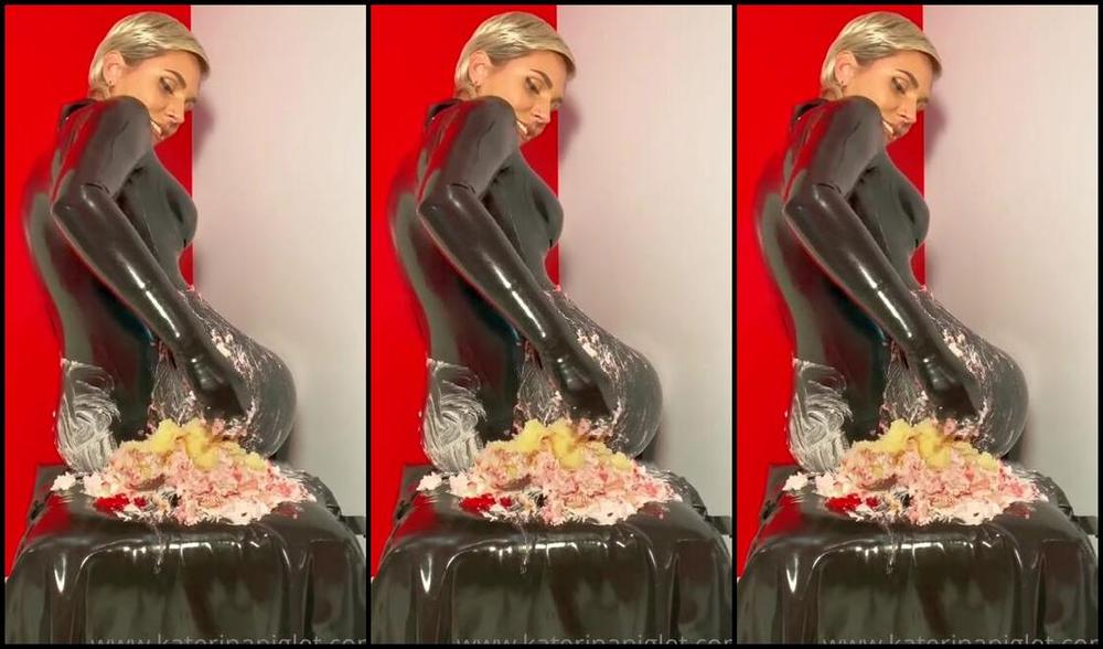 Katerina Piglet Nicknamed Katerinapiglet Femdom 09 11 2020 Onlyfans Video For Lovers Of Sweets And For Lovers Of Games With Food