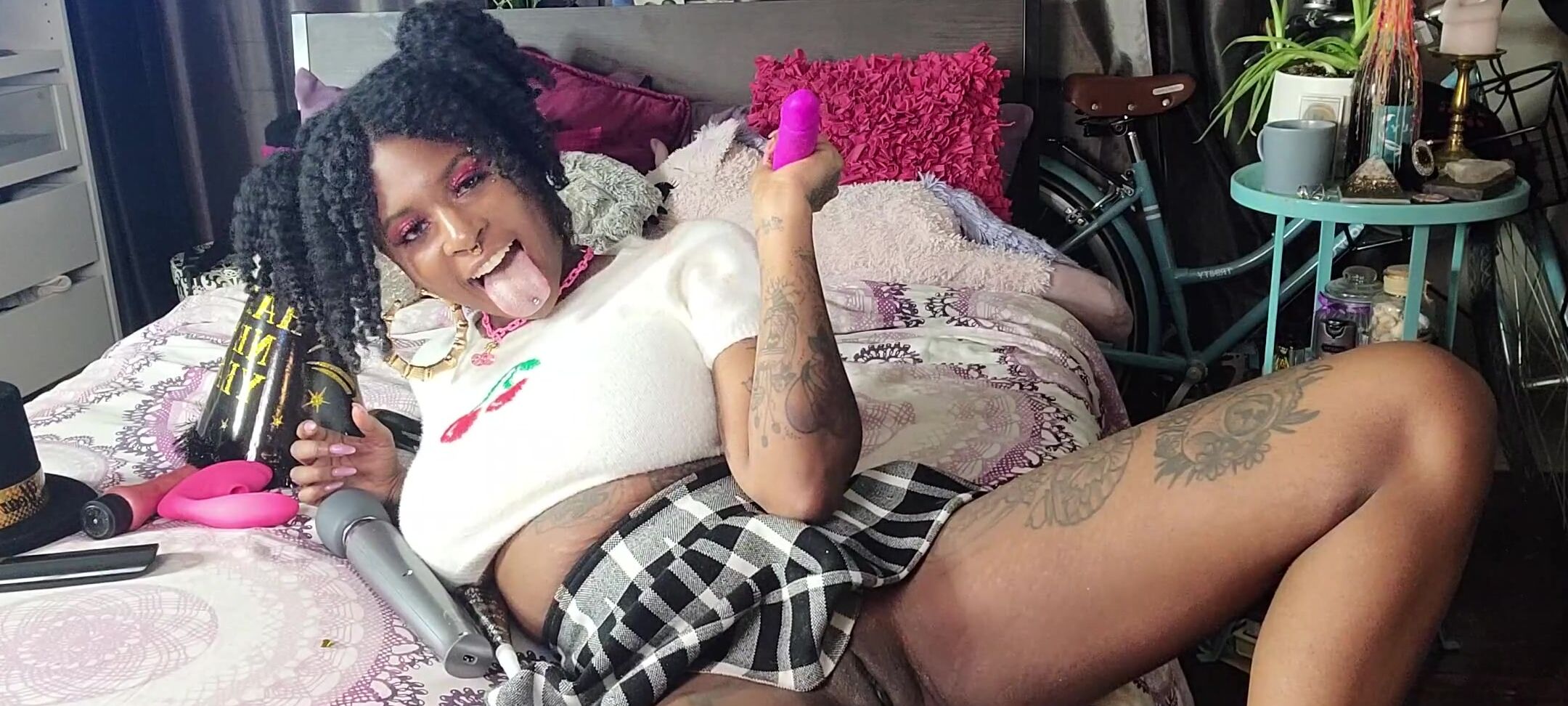 "CherrySlurpeexx" Adult Toys, Masturbate, Big Boobs, Sex Toys, Solo, Masturbation, Onlyfans, Jerkoff, Toys, Butt Plug, Ebony, Ebony Amateur, Ebony Teenage Thot, Big Tits, Huge Tits, Dildo, Suggest CherrySlurpeexx CUM BRING IN THE NEW YEAR 2021 WITH C