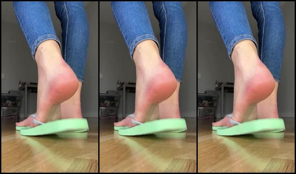 Solesmad Fetish Queen Aka Solesmadvip Onlyfans I Can Only Carry 1 Pair Of Flip Flips In My Suitcase Which Ones Do You Like More
