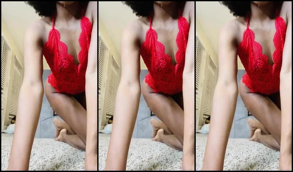 Charming Foxxy Nicknamed Charmingfoxxy Onlyfans Mmmm A Drippy Wet Treat For You Spit