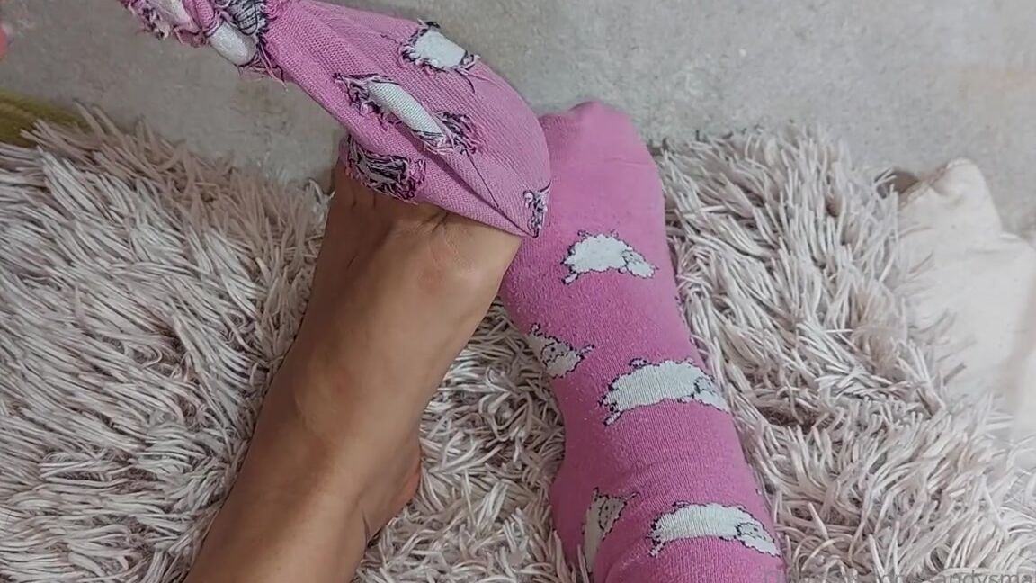 Mica Sandy Nicknamed Sandysmallfeet 01 22 2025 Onlyfans Video I Have My Pink Socks On And You Like Those So Much I Am Teasing You