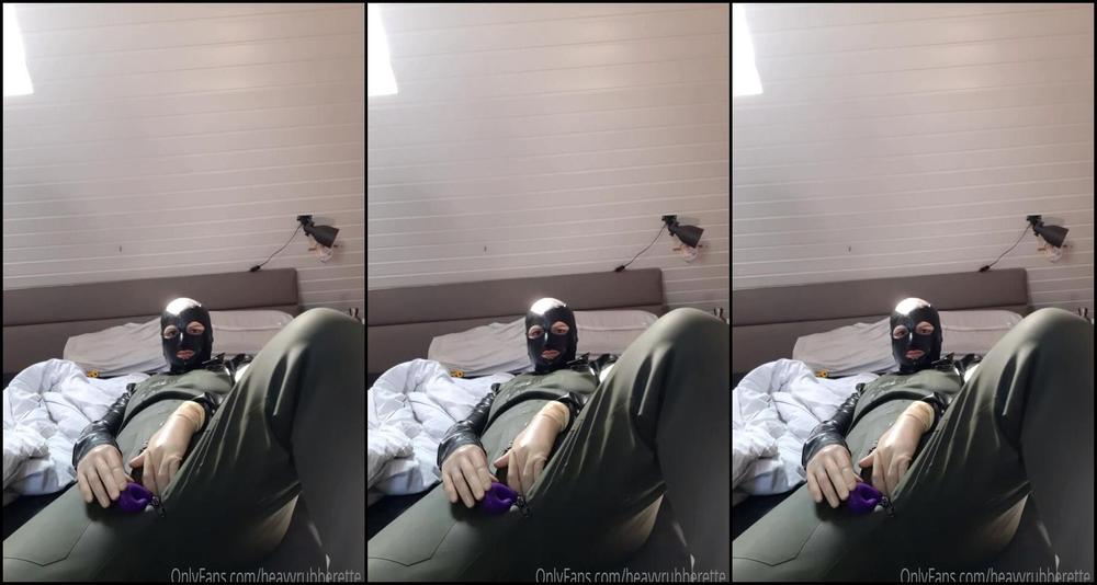 heavyrubberette-15-09-2021-2219453600-i-need-these-dungarees-with-a-fuckfriendly-zipper-you-agree