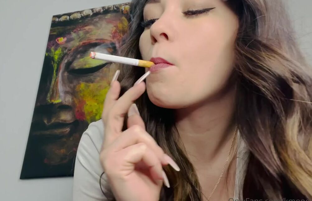 Lady Kira Aka Kmoneydom Onlyfans Smoking Spitting Queen Jqt