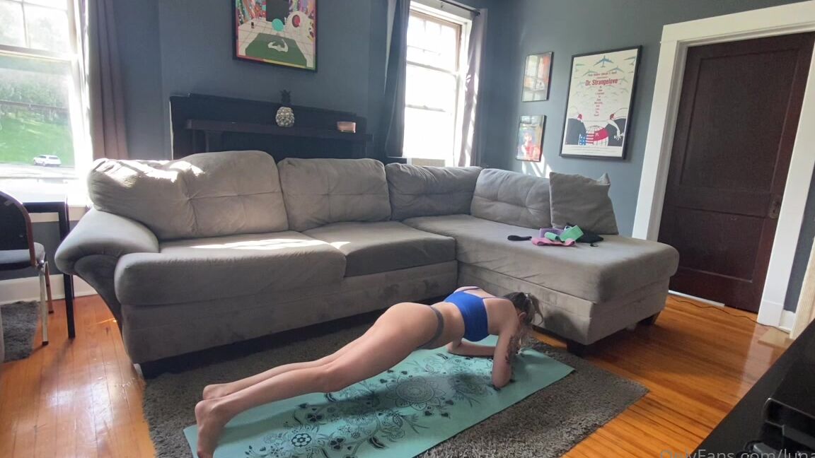 Lunahillx Pov You Re A Fly On The Wall While I Do A Full Body Workout In My Thong And Sports Bra