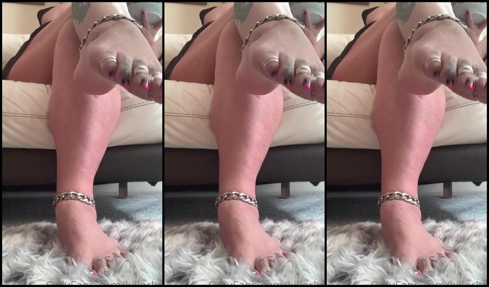 Killersexyfeets Nicknamed Killerkell Onlyfans 5 Minute Foot Wiggle While I Eat My Lunch Don T You Wish Your Head Was Down There At My Feet