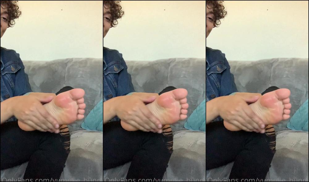 Yummie Bunnie Watch Me Tease You With These Feet