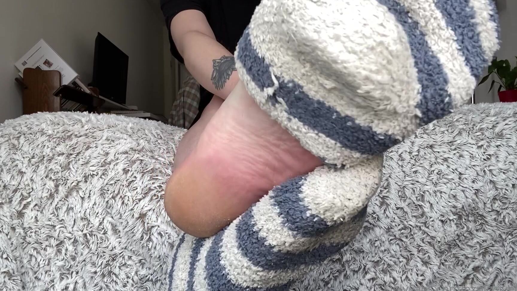 Explosivetoess Stinky Socks And Dirty Talk Haven T Taken These Off In Days Watch Me Slide Them