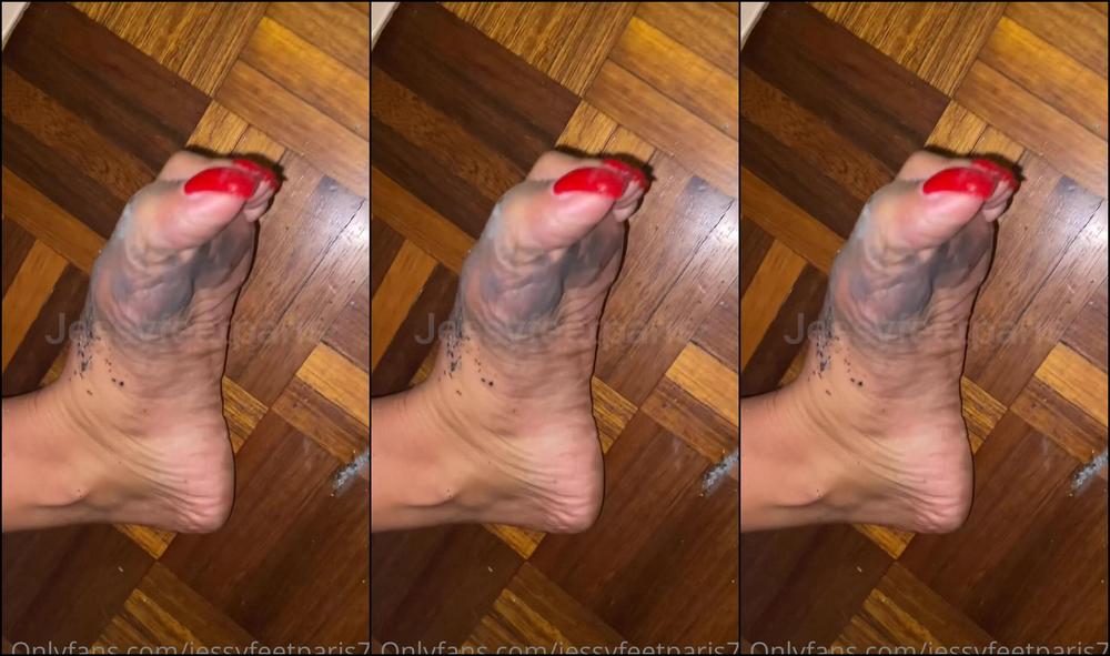 Jessyfeetparis Une Bonne Vid O Apr S Une S Ance Cam Pieds Bien Degueulasse Dirty Talk Crache