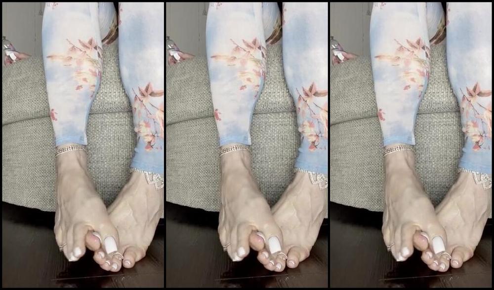 Fendi Feet Aka Goddessfendi Onlyfans Cum Suck These Pretty White Toesssss And Lick My Solesp