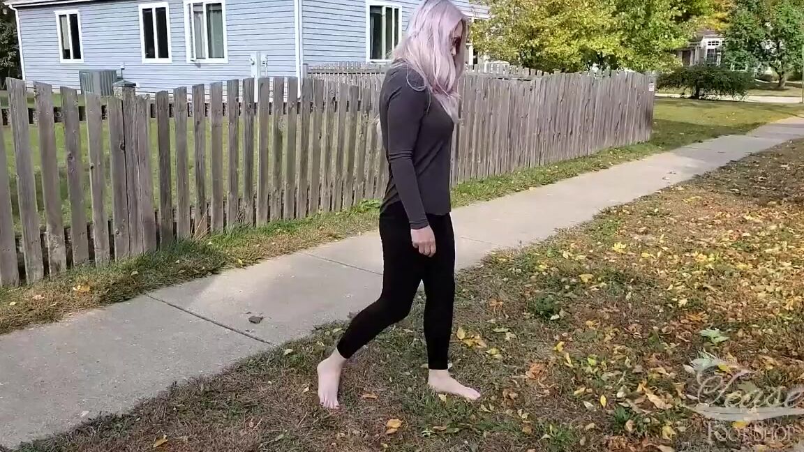 Dmostest Nicknamed Doingthemostest Onlyfans Walking Outside Crunching On Leaves And Wearing Leggings Its Been Chilly Here