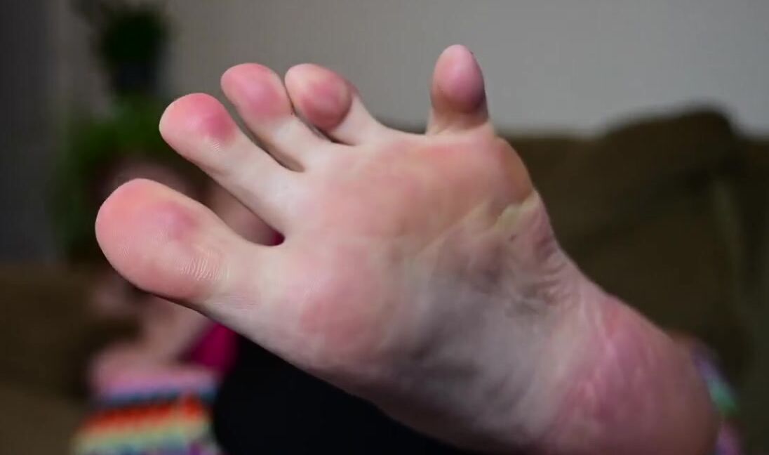 Tabitha Toes Nicknamed Tabithatoes 02 21 2023 Onlyfans Video Sit On The Floor In Front Of Me Good Boy Now Listen To What I Tell