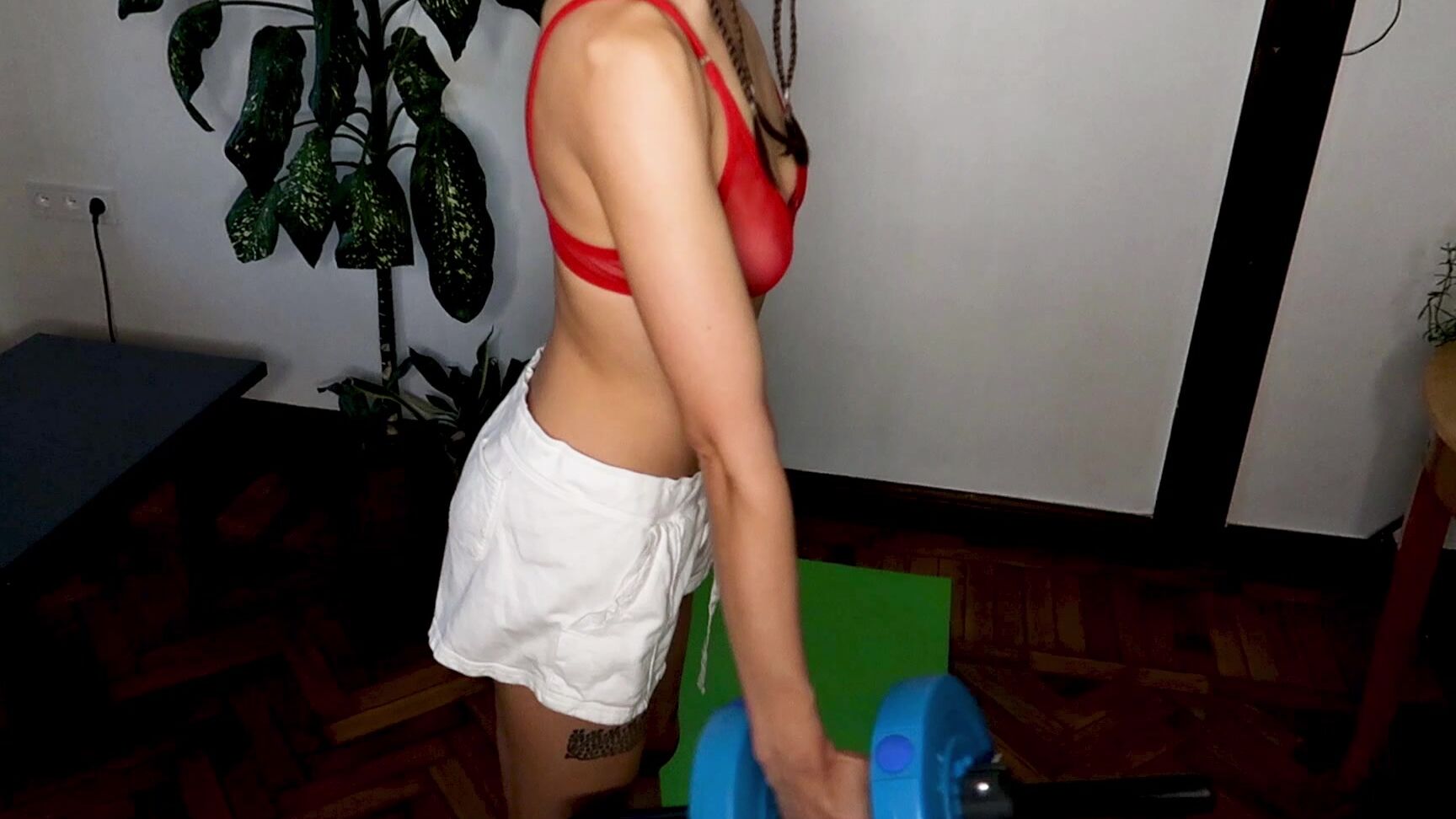 Lanreta Back Flexing And Lifting Weight