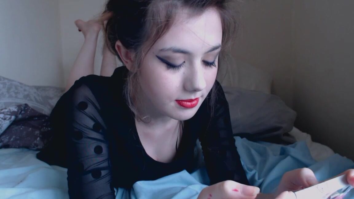 Misspalegirl Misspalegirl Ignores You