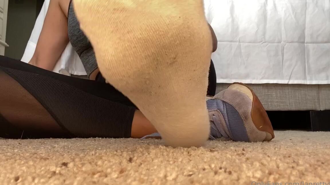Laprettyfeet4 Nicknamed Laprettyfeet4 Onlyfans So Close You Can Smell Them