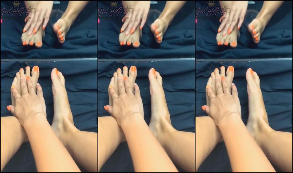 Missbnasty Shows Off Her Sexy Orange Toes