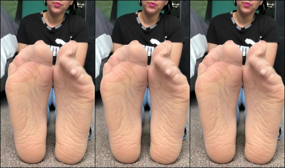 Deedeericanfeet Yayyyyyy Nylons For My Nylon Lovers All Tips R Welcome As Requested Btw