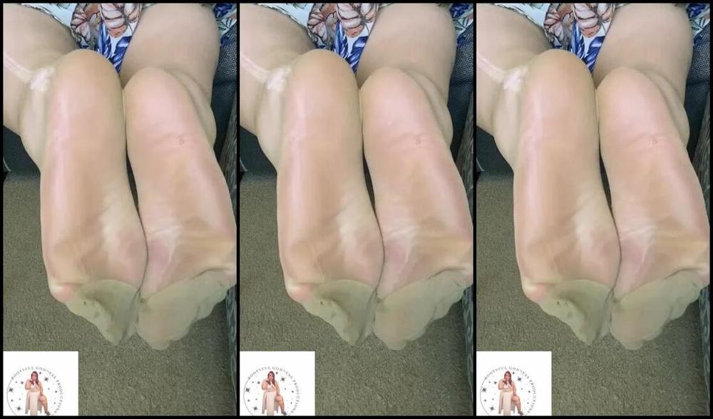 Bootyful Goddess Nicknamed Bootyfulgoddess Findom 10 02 2023 Onlyfans Video Feet Lover Have A Foot Lover New Subscriber So Here Is A Clip