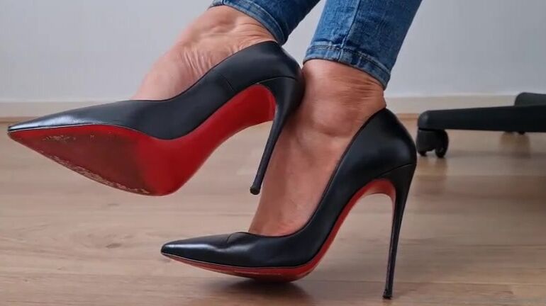 Kats Worn Heels Nicknamed Katswornheels Onlyfans Photo Set Of My Kidd Leather Louboutin So Kate 120S This Time With Tight Blue Jeans