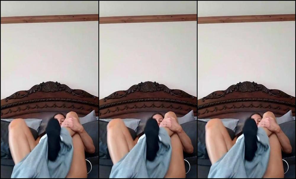 Heatherharmon Jim Brought Me A Blue Moon In A Frosted Glass During My Livestream Then I Take Out The Ba