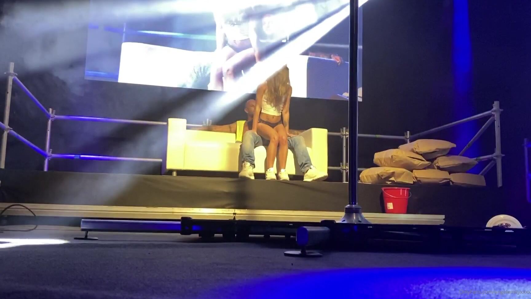 angelemilyxxxx-30-11-2019-95792592-my-live-show-with-my-husband-in-erotic-land-