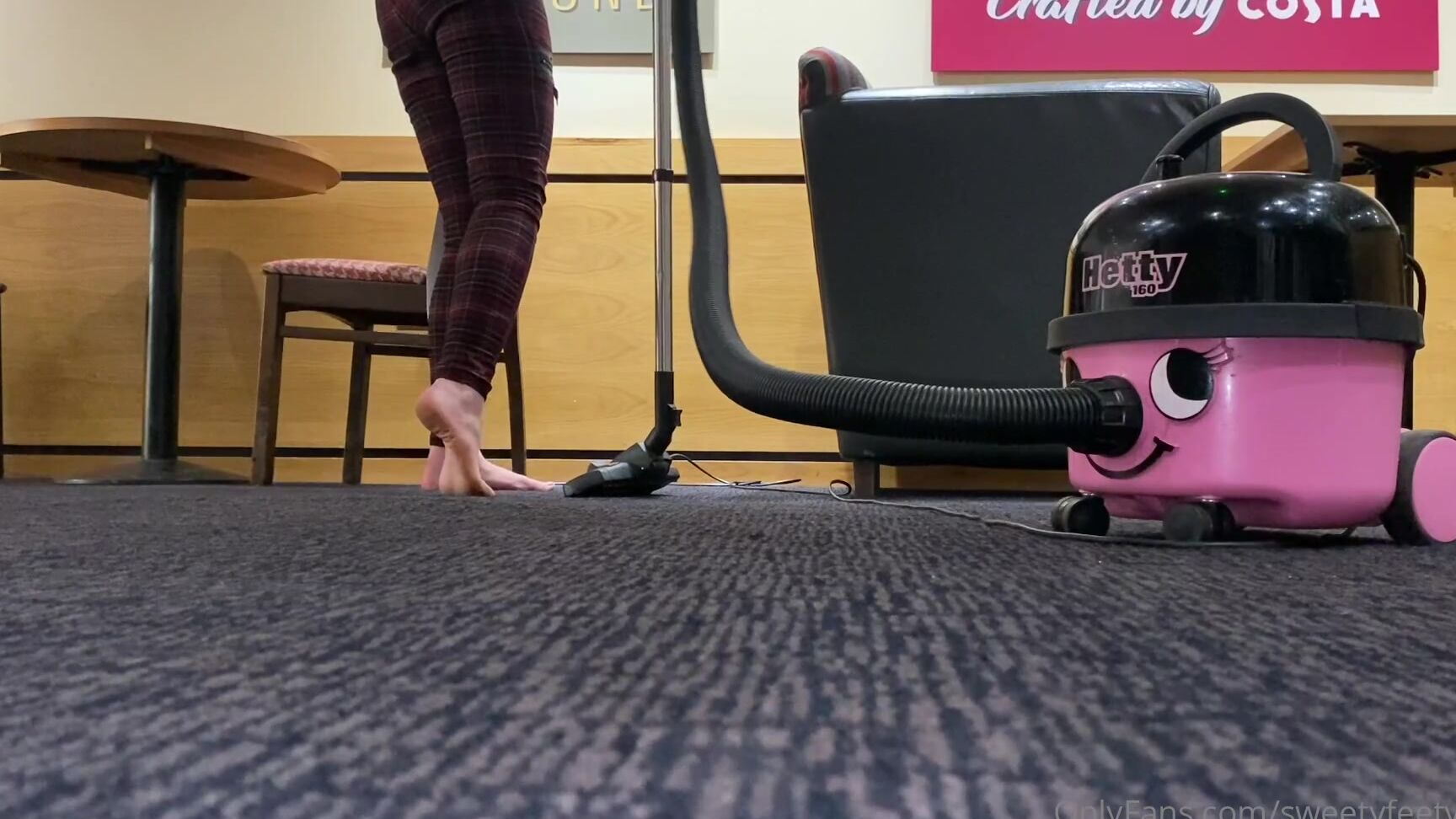 Sweetyfeetys Barefoot Cleaning At Work Imagine Your A Customer Who Came In To The Shop I Work
