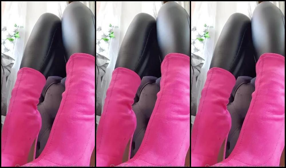 Miss Evie Lock Nicknamed Missevielock Onlyfans You Are My New Foot Slave And This Is Where You Belong