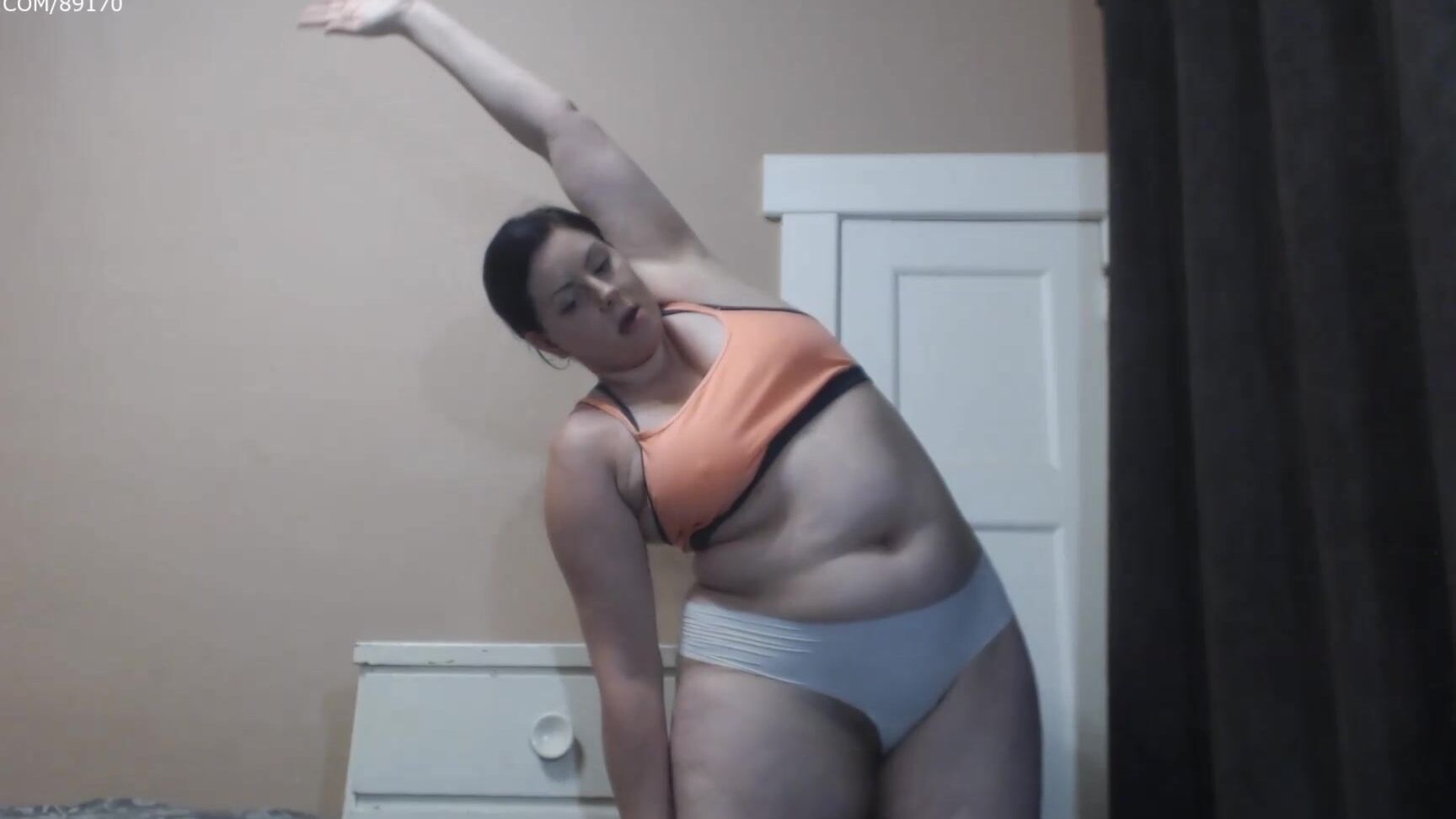 Booty U Chubby Girl Doing Stretches