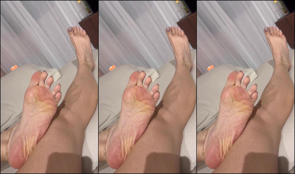 Grazigoddess 3099777748 11 24 2023 Sexy Legs Sexy Feet