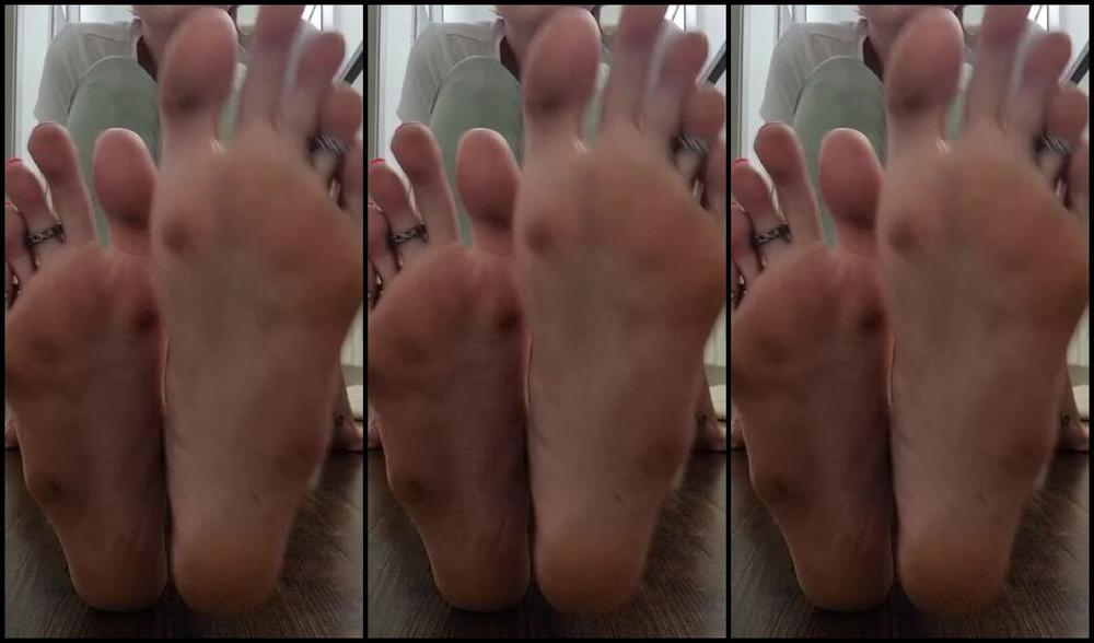 Megan Fletcher Aka Sweetsoleprincess Onlyfans You Dont Mind That Theyre A Little Dirty And Stinky Do You I Find