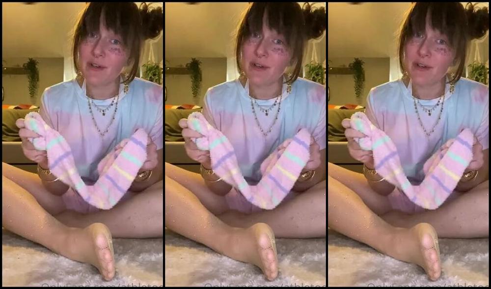 Athletoes Nicknamed Athletoes Onlyfans I Never Knew How Much I Loved Over The Knee Fuzzy Socks