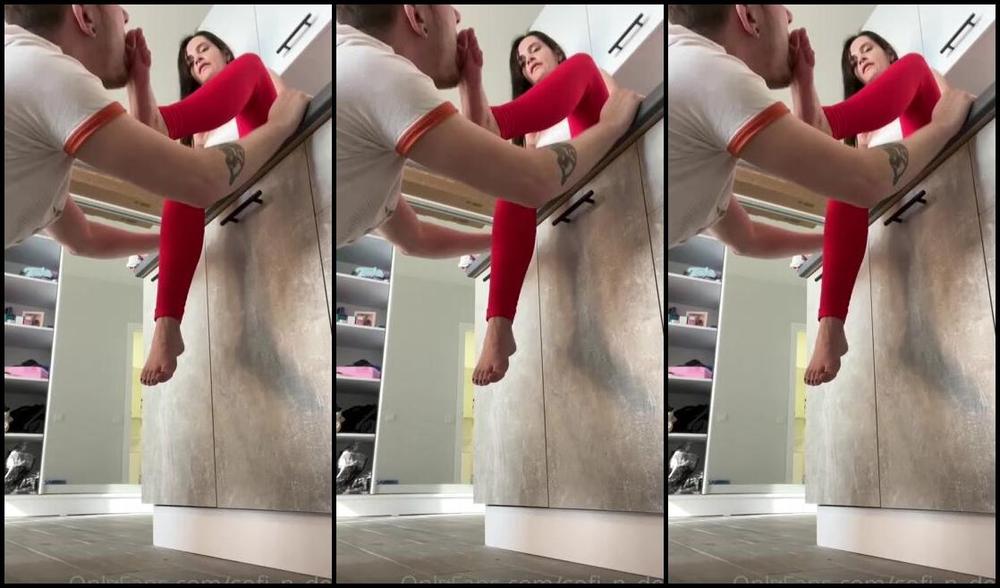 Goddess Sofi Femdom Onlyfans My Feet The Sweetest Candy For My Slaves