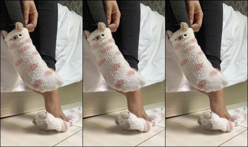 Vickbar 953718585 09 24 2020 Good Morning Taking Off The Sock Very Slowly