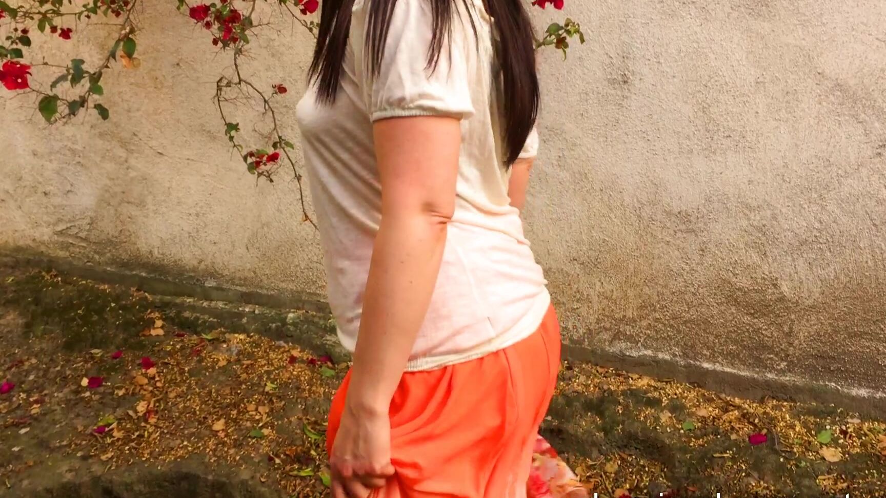 Luscious Lopez Orange Upskirt