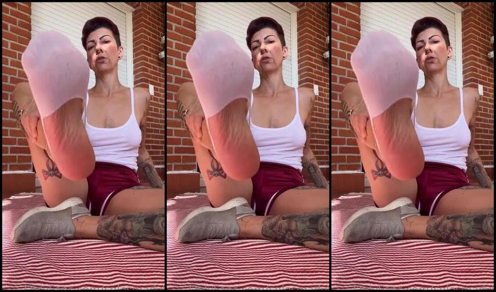 Solesmad Fetish Queen Aka Solesmadvip Onlyfans Thats How Sweaty My Socks Are After My Tennis Match Kneel Down And Stick Your Nose Between My