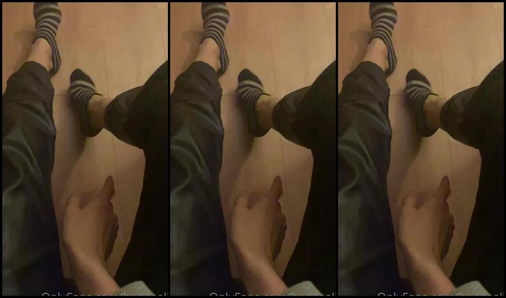 Goddessgaelle Nicknamed Badgaelle Onlyfans Tu Ferais Mieux De Te Rendre Utile En Rampant Jusqu Mes Pieds Pour Les Nettoyer Grands Coups