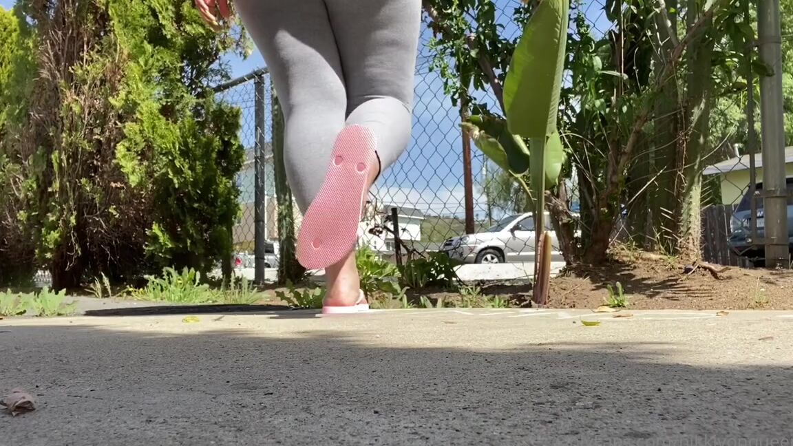 Prettynikkitoez Onlyfans A Few Asked For The Pink Flip Flops Here You Go Babies
