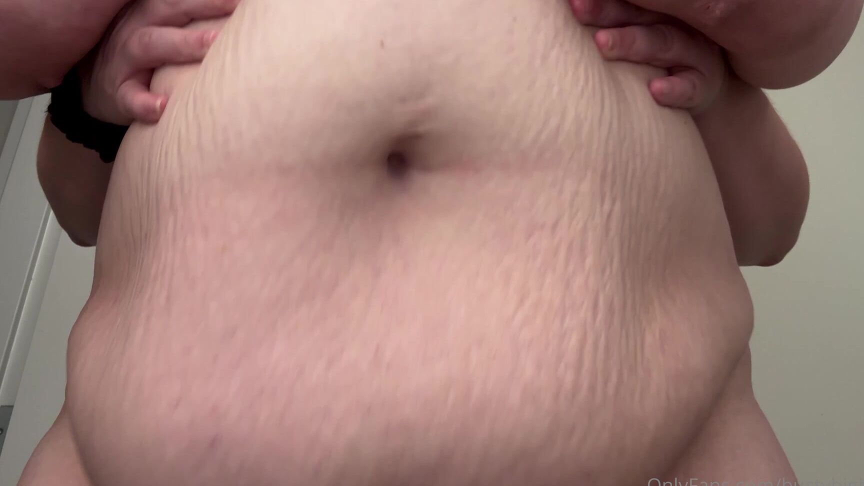 Bustybigbooty 3510375161 10 05 2024 I Have The Softest Chubby Tummy Besides My Giant Titties My Belly Can Also Be Used