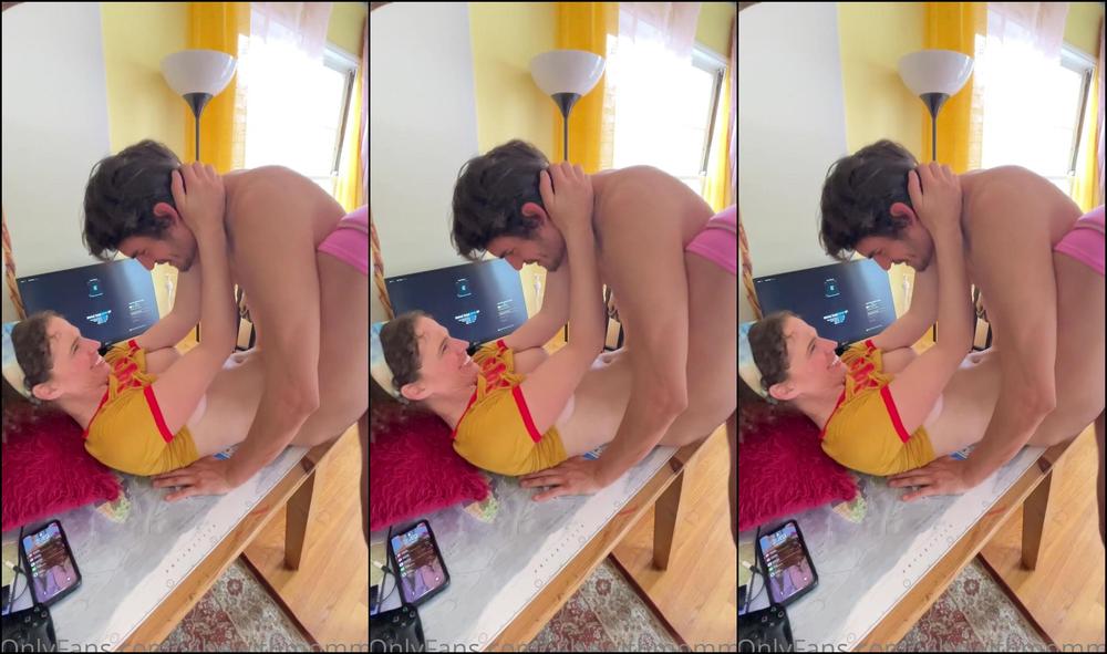 vibewithmommy-11-03-2022-2382792167-brotherrrrrr-and-sisssterrrrr-gamingggg-sessssionnnn-hurry-before-mom-comes-home