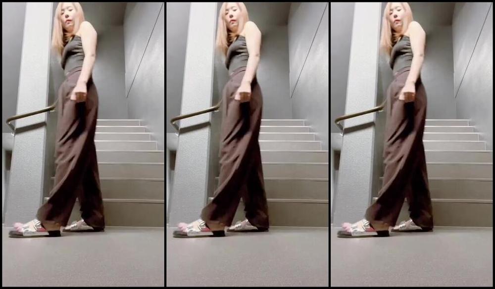 Miichannel R Nicknamed Miichannel R 08 13 2025 Onlyfans Video The Soles Of The Feet On The Emergency Stairs